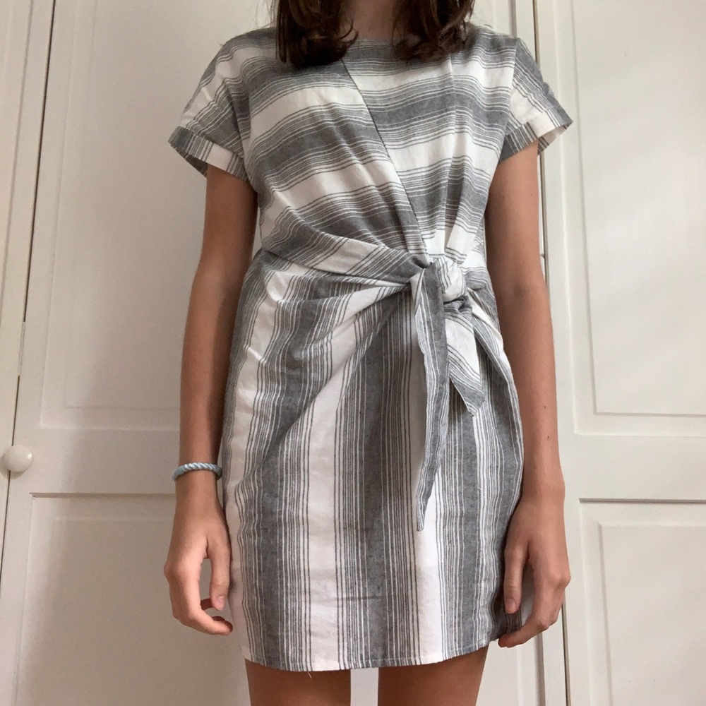 VESTIQUE Black and White Knot Dress